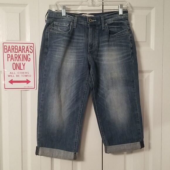 Levi's Denim - LEVI'S Capri SZ 6